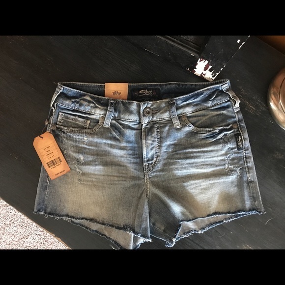 NWT Silver Jeans 👖AIKO Shorts MID RISE 29 Waist - Picture 4 of 4